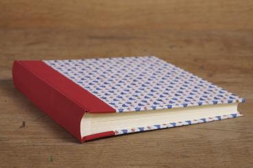 Red like love - wonderful photo album with hearts